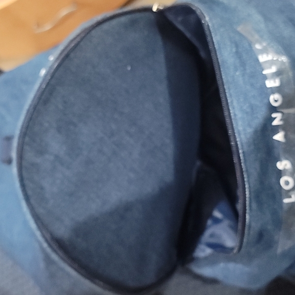 Guess back pack - Picture 3 of 6